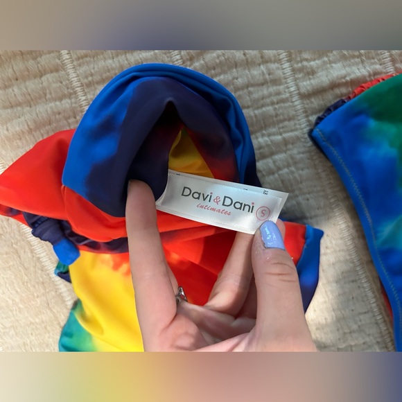 Davi & Dani Snow Cone Swimsuit Size Small - Picture 6 of 14